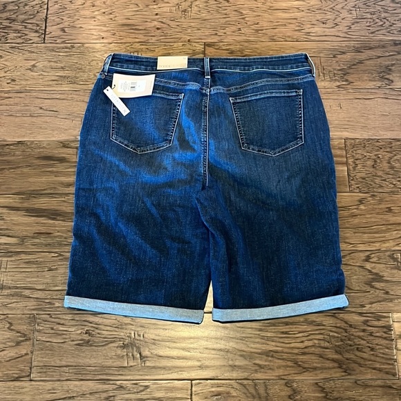 NYDJ Briella Short Roll Cuff NWT Shorts Size 16 - Picture 2 of 16